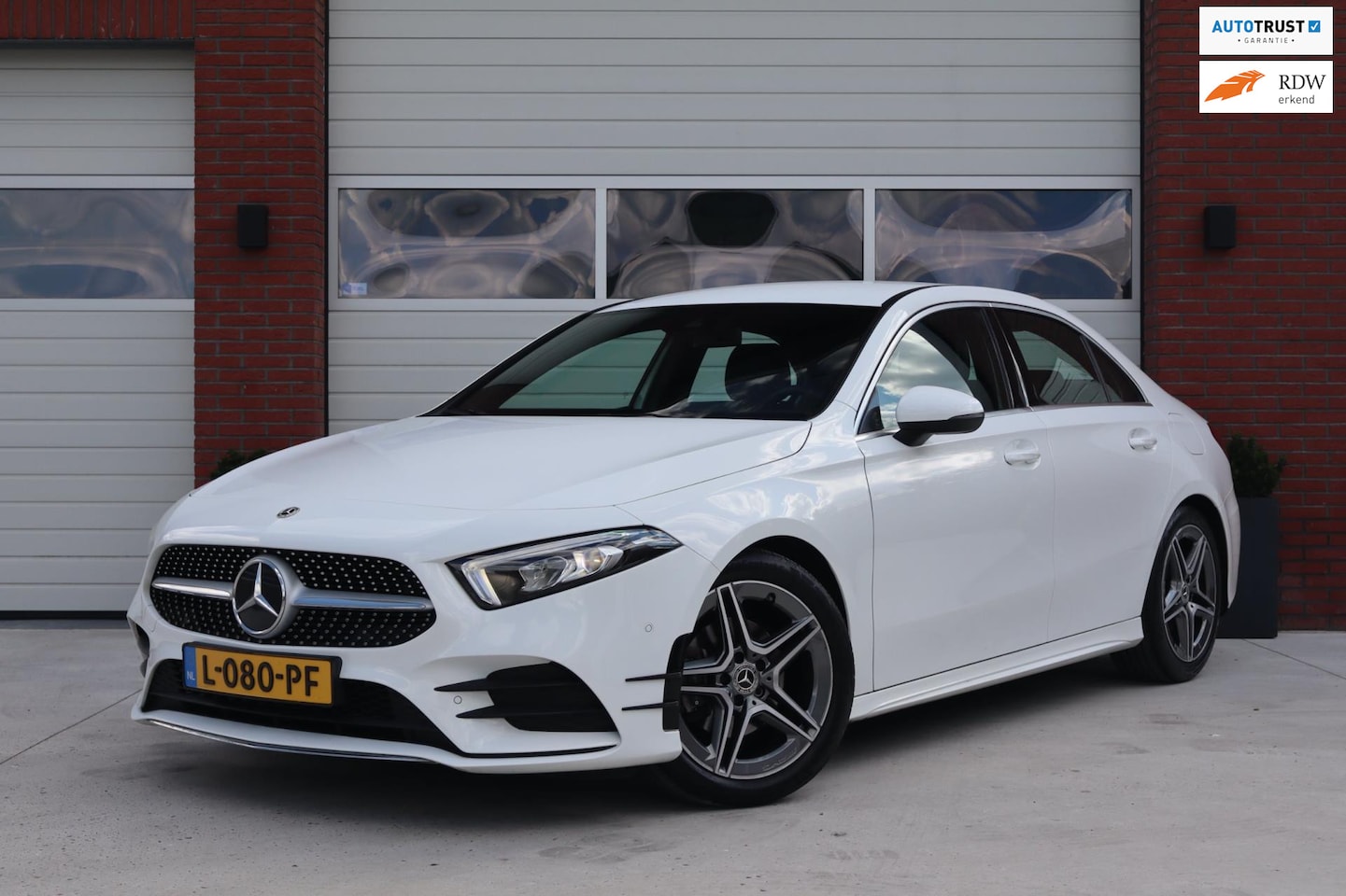 Mercedes-Benz A-klasse - 200 163pk Business Solution AMG Limousine - Widescreen - Alcantara - Camera - Stoelverwarm - AutoWereld.nl