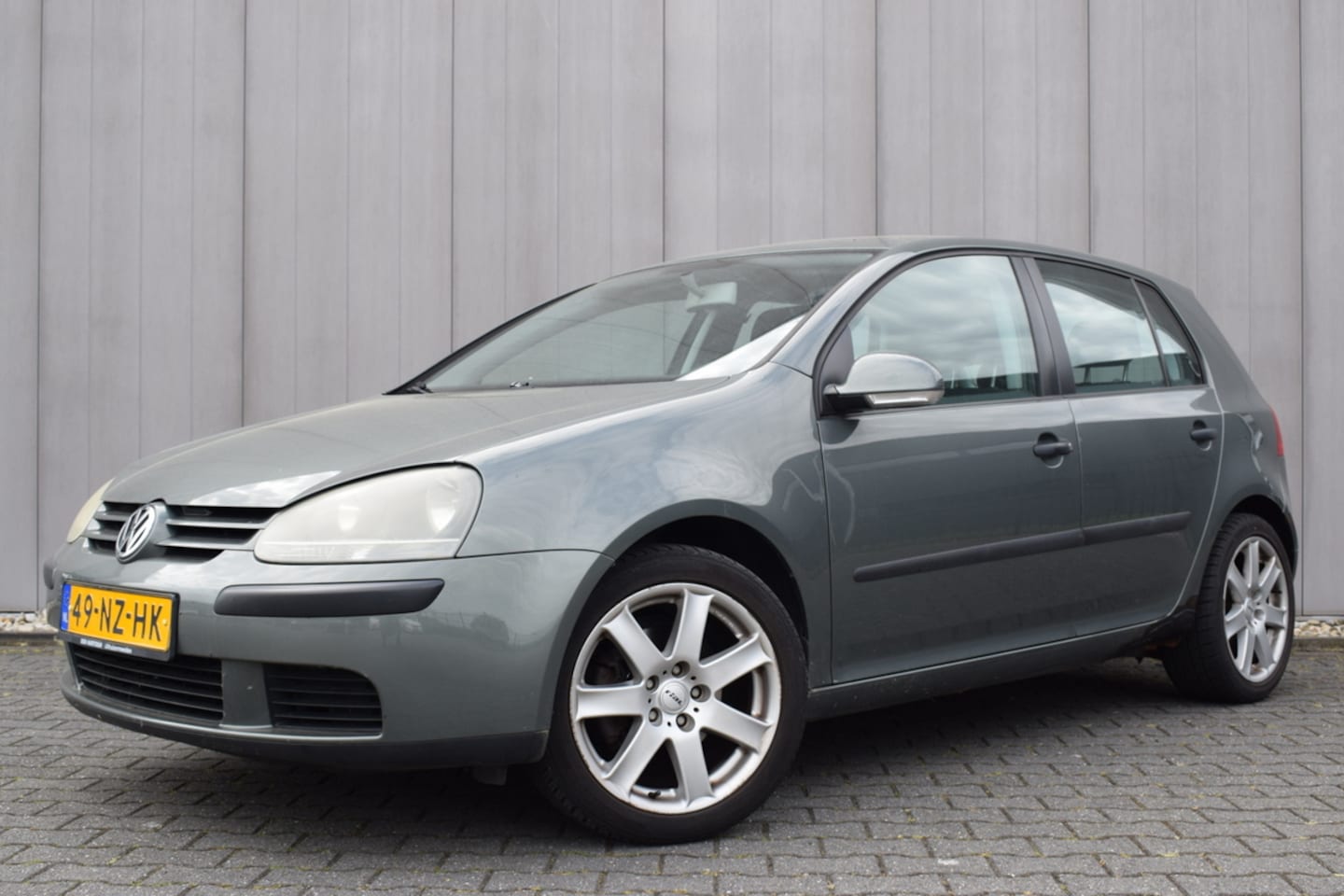Volkswagen Golf - 1.4 FSi 5Drs Trendline Airco | Kenwood Audio | Trekhaak | 17 Inch LMV - AutoWereld.nl