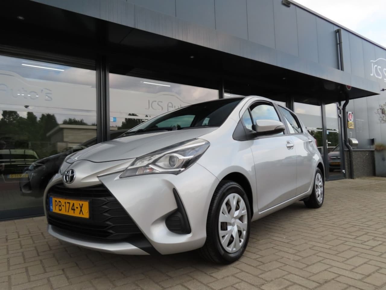 Toyota Yaris - 1.5 VVT-I Aspiration Ecc Cruise Navi Trekhaak 2017 - AutoWereld.nl
