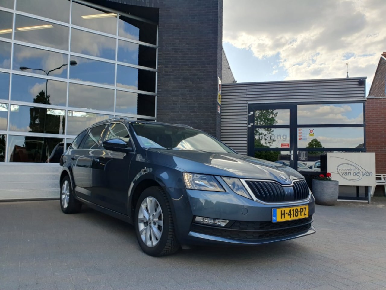 Skoda Octavia Combi - 1.5 TSI Greentech Business Edition 1.5TSI 150PK Greentech Business Edition, trekhaak, appconnect, cruise control, clima, 1500 - AutoWereld.nl