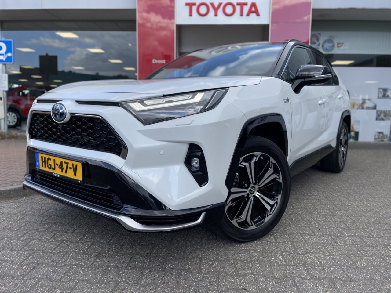 Toyota RAV4 - 2.5 Plug-In Hybrid AWD Style Bi-Tone | Innovation Pakket | Trekh - AutoWereld.nl