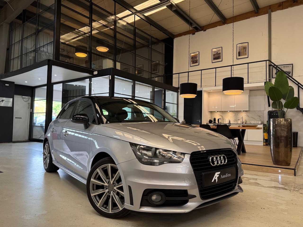 Audi A1 Sportback - 1.2 TFSI Dealer onderhouden|NAP | S-Line| Cruise control| Bluetooth|17' Lm S-line| - AutoWereld.nl