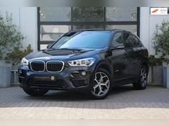 BMW X1 - XDrive20i Sport Line Automaat - LED - PANO - NAVI - STOEL VERW - CRUISE - ELEK KOFFERKLEP