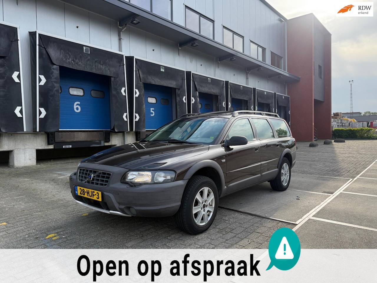 Volvo XC70 - 2.4 T AWD LAGE KMSTAND/STOELV/DAK/MEMORY/1JAAR APK! - AutoWereld.nl