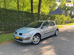 Renault Mégane - 2.0-16V Automaat, Clima, Trekhaak, Nieuwe APK