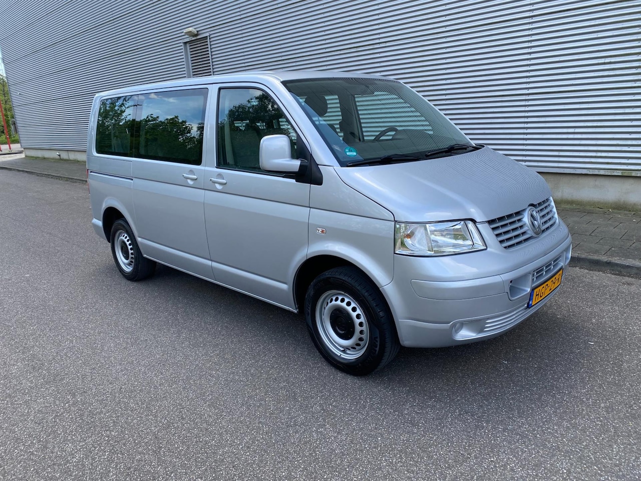 Volkswagen Transporter Kombi - 2.0 300 Trendline 8A 9 PERSOONS - AutoWereld.nl