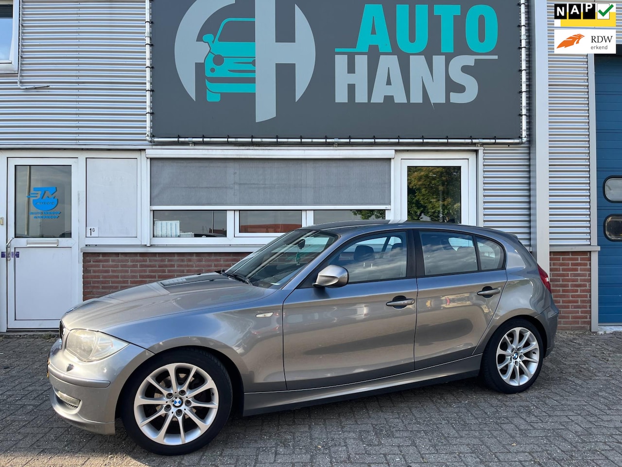 BMW 1-serie - 116i Business Line Ultimate Edition | M Pakket | leder | trekhaak - AutoWereld.nl