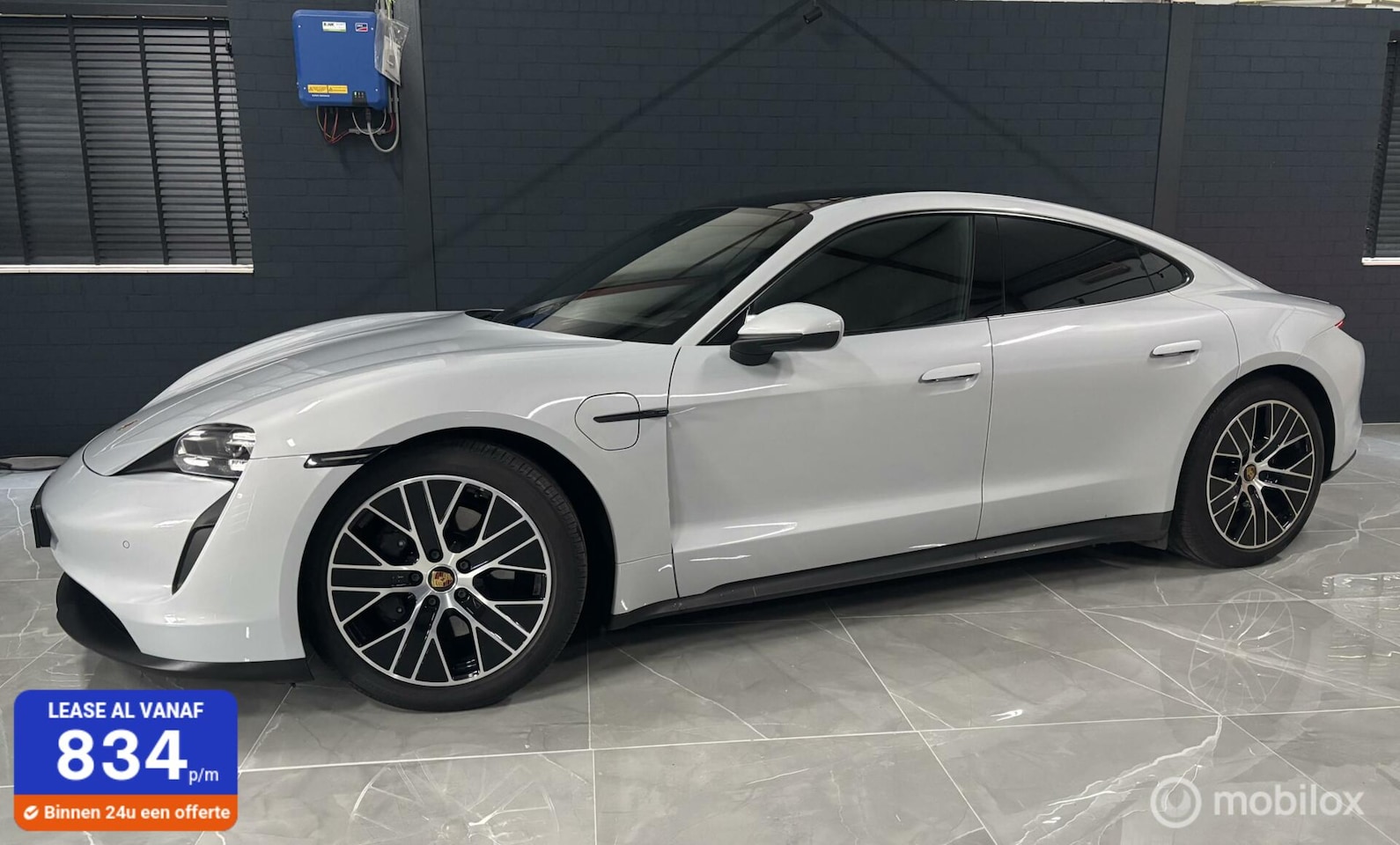 Porsche Taycan - Ice Grey Sports Chrono Pano - AutoWereld.nl