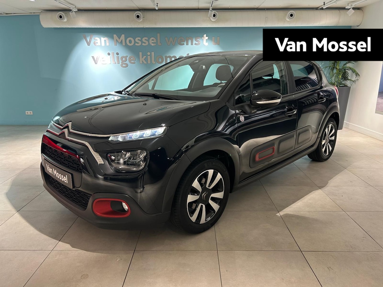 Citroën C3 - 1.2 PureTech C-Series TREKHAAK | Climate control | Apple Carplay/Android Auto | Parkeersen - AutoWereld.nl