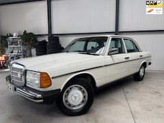 Mercedes-Benz 200-serie - 230 2.3 1977 Wit Leder 136pk