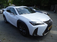 Lexus UX - 250h AWD F Sport Premium in absolutie nieuwstaat, bomvol met alle denkbare opties
