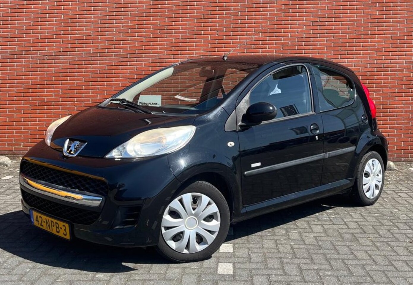 Peugeot 107 - 1.0 12V 68PK 5D XR Airco - AutoWereld.nl