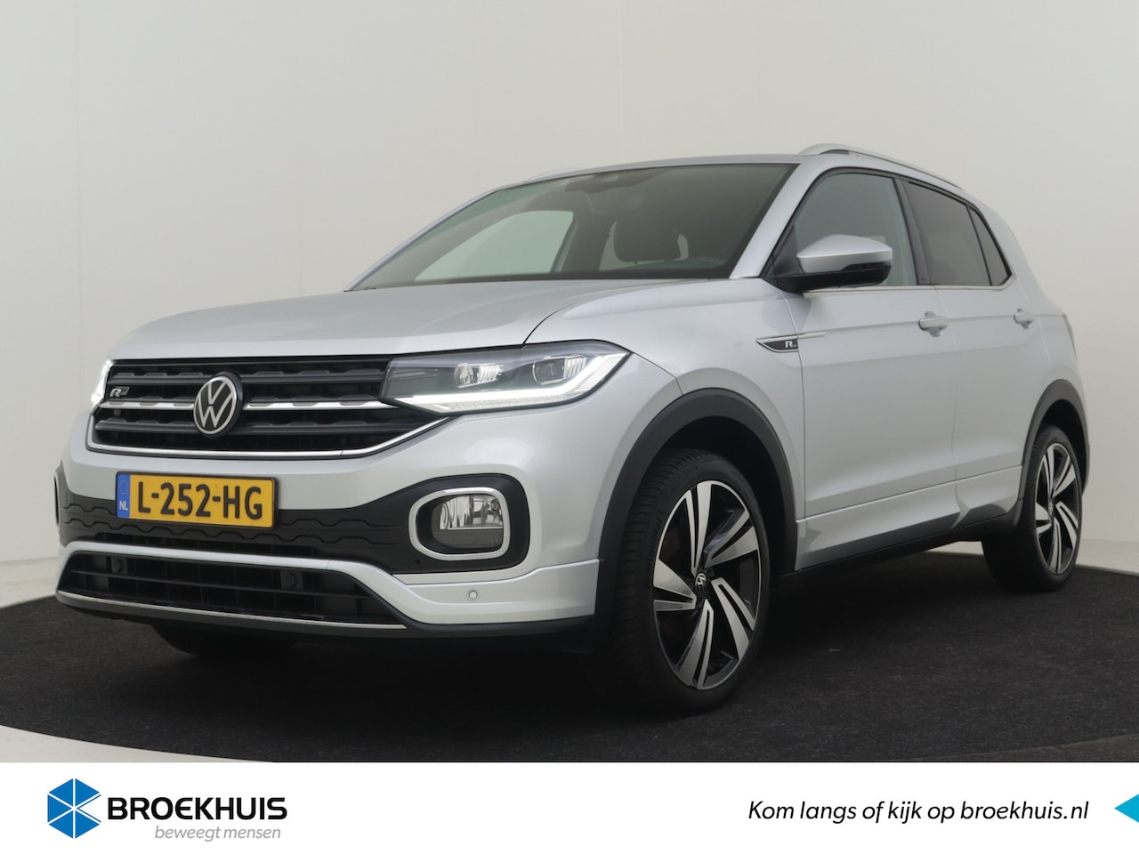 Volkswagen T-Cross - 1.0 TSI R-Line 111pk | Adaptief cruise control | Navigatie | App connect | Camera achter | - AutoWereld.nl
