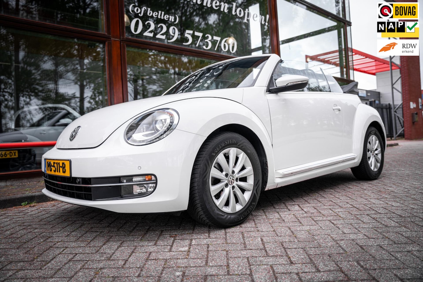 Volkswagen Beetle Cabriolet - 1.2 TSI Design | Cruise Control | Airco | Parkeer hulp | Multi functie stuurwiel | - AutoWereld.nl