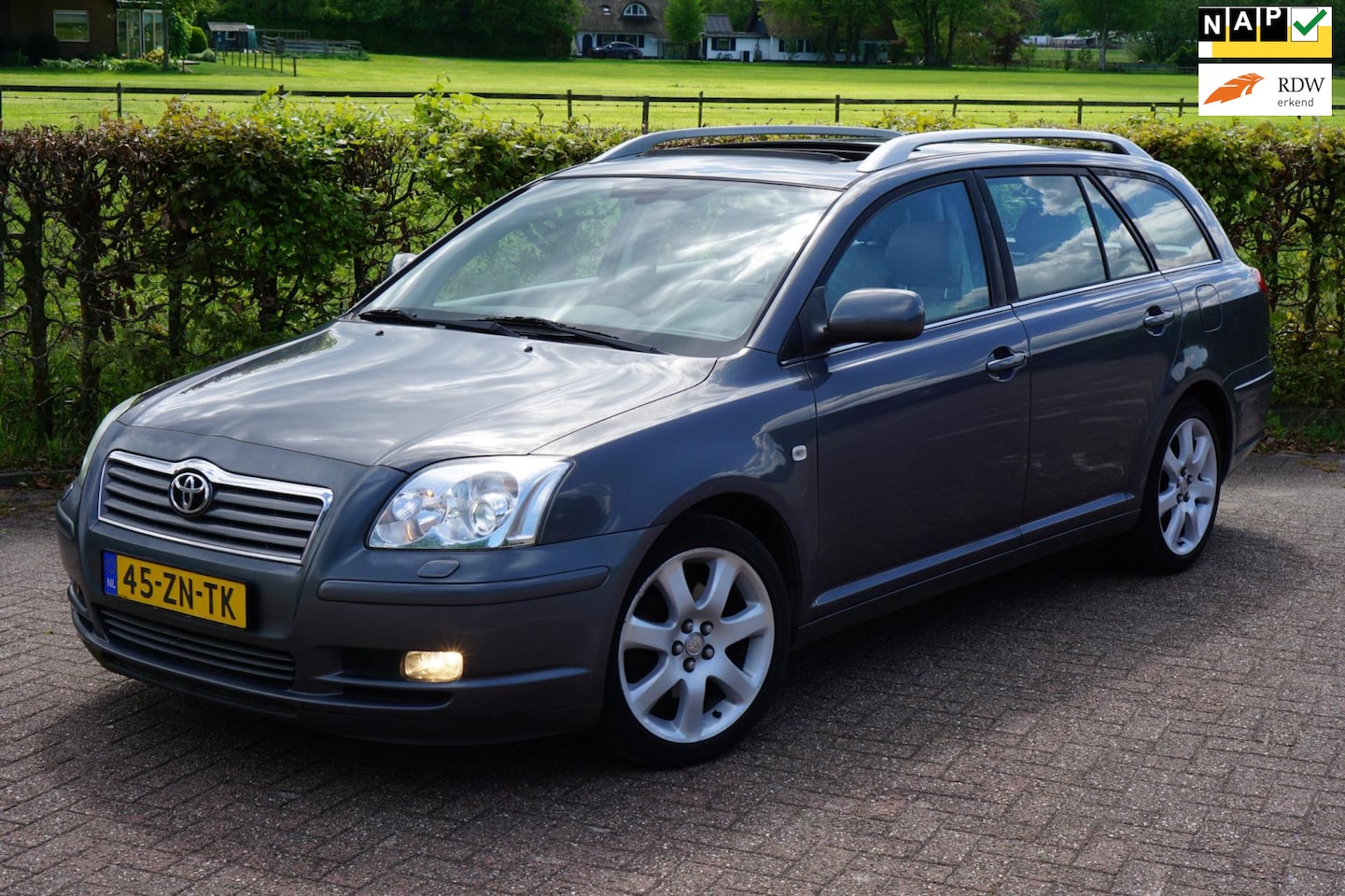 Toyota Avensis Wagon - 2.0 VVTi Linea Sol|2e Eigenaar|Schuif/kantel dak - AutoWereld.nl