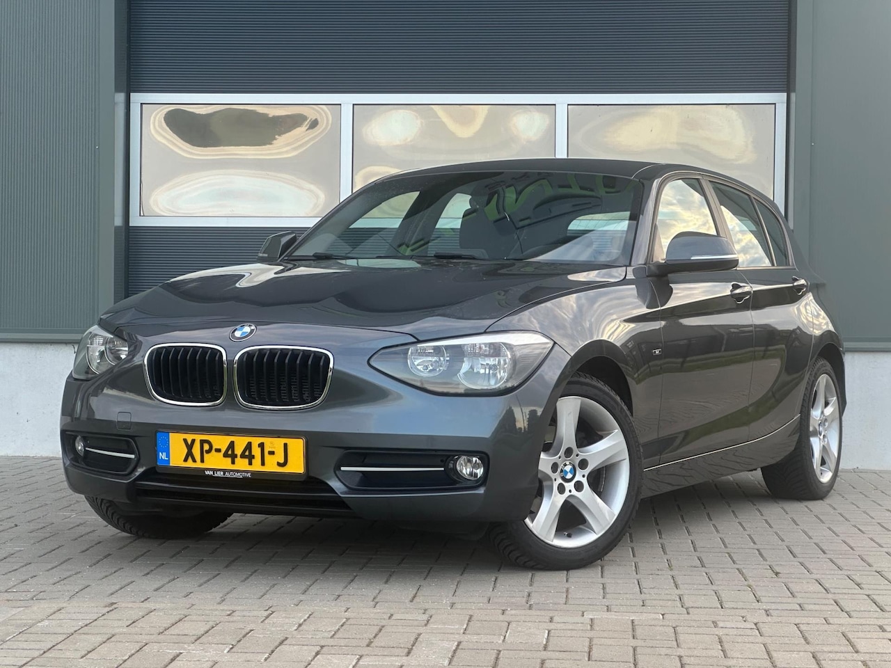 BMW 1-serie - 116i Executive Sport Stoelverwarming PDC Trekhaak - AutoWereld.nl