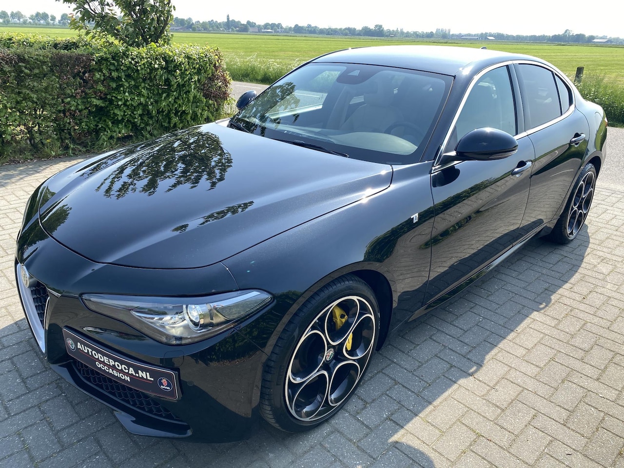Alfa Romeo Giulia - 2.0T TI Apple CarPlay, Camera, beige leer, nieuwstaat!! - AutoWereld.nl