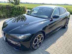 Alfa Romeo Giulia - 2.0T TI Apple CarPlay, Camera, beige leer, nieuwstaat
