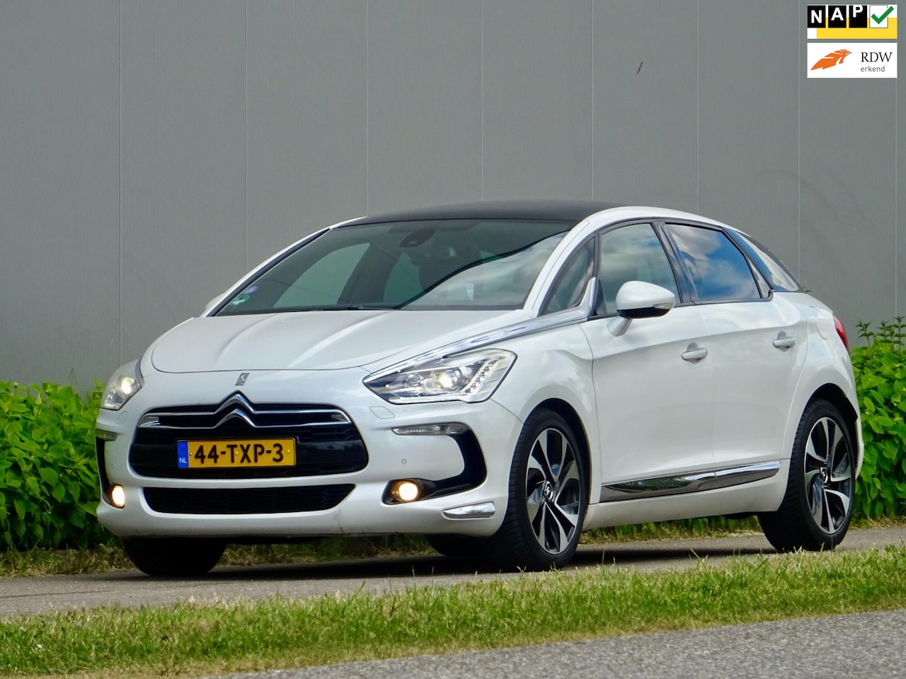 Citroën DS5 - 1.6 THP So Chic // PANO / Parelmoer // Uniek! - AutoWereld.nl