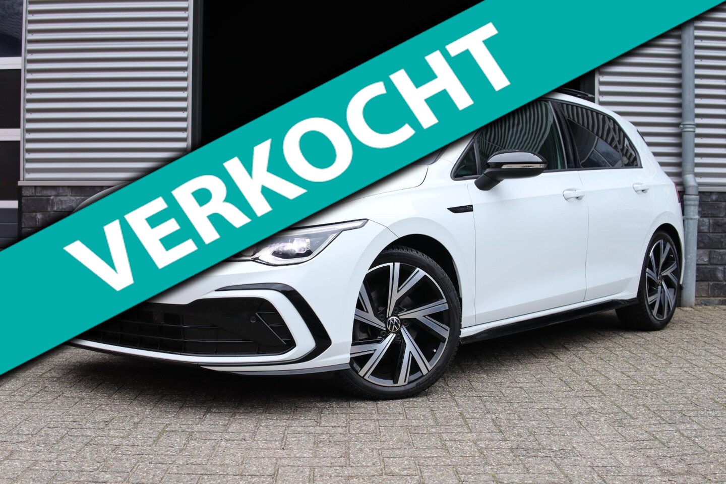 Volkswagen Golf - 1.5 eTSI R-Line| Pano| Cam| I.Q| H&K - AutoWereld.nl