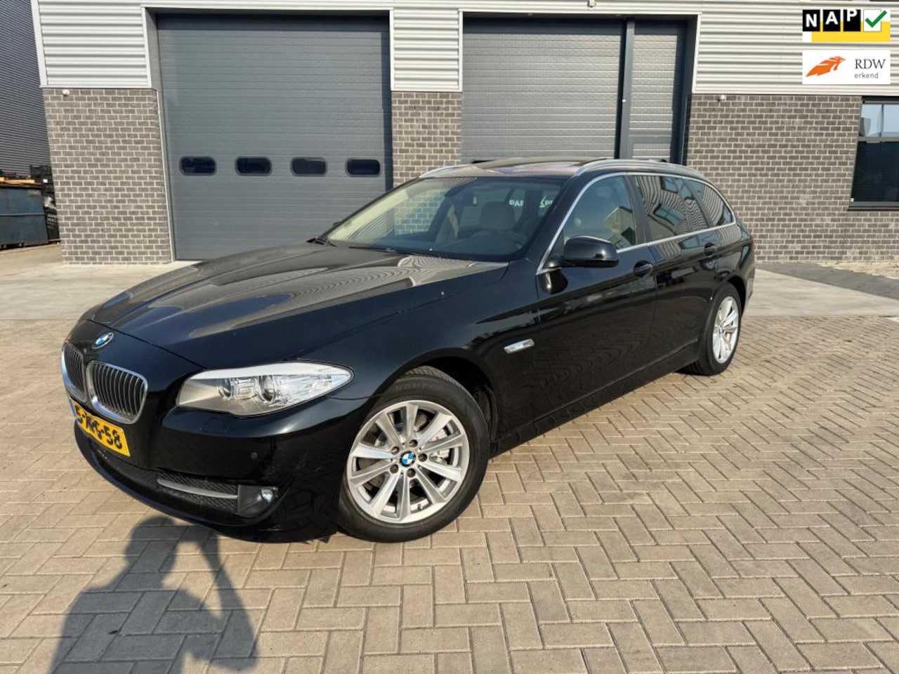 BMW 5-serie Touring - 520i Automaat Pano Nieuwe Revisie Motor - AutoWereld.nl