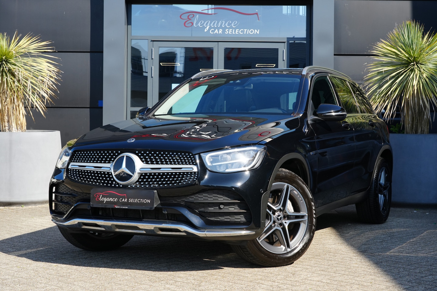 Mercedes-Benz GLC-klasse - 300e 4MATIC Business Solution AMG 320pk Panoramdak/Stoelverwarming/Camera - AutoWereld.nl