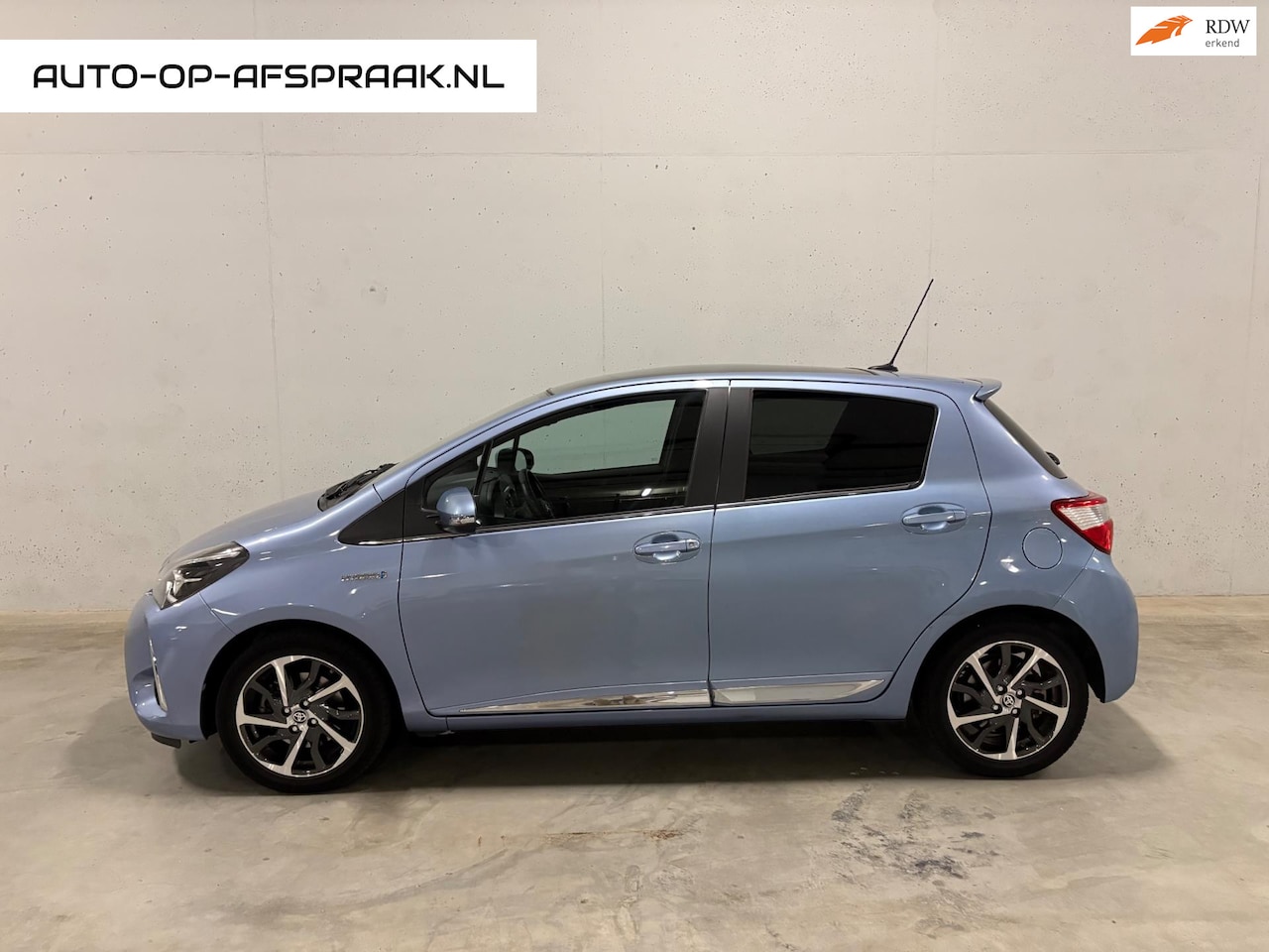 Toyota Yaris - 1.5 Hybrid Premium Aut. Pano Camera - AutoWereld.nl