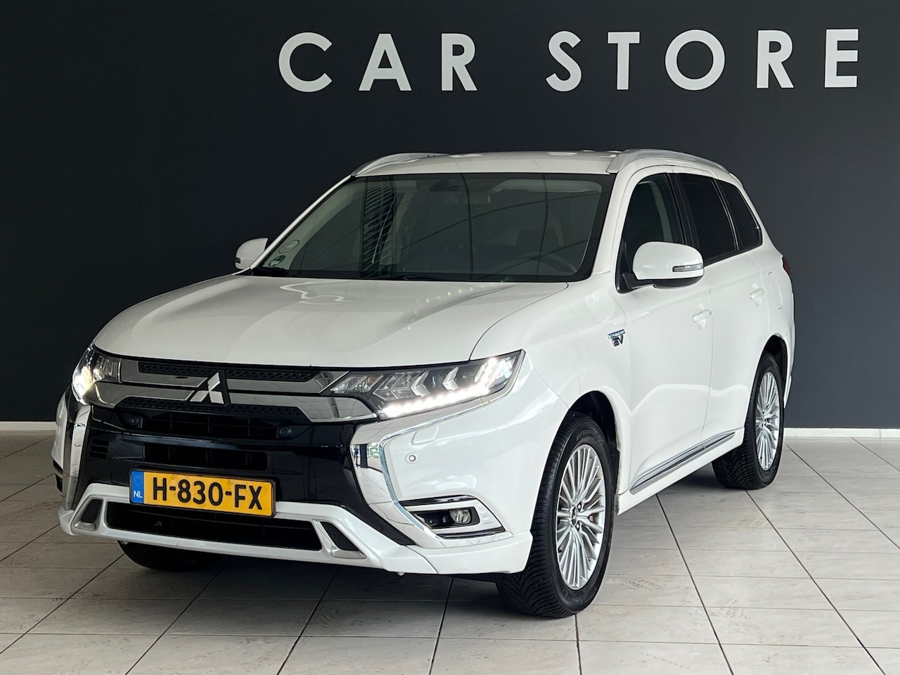 Mitsubishi Outlander - 2.4 PHEV Intense TREKHAAK - AutoWereld.nl
