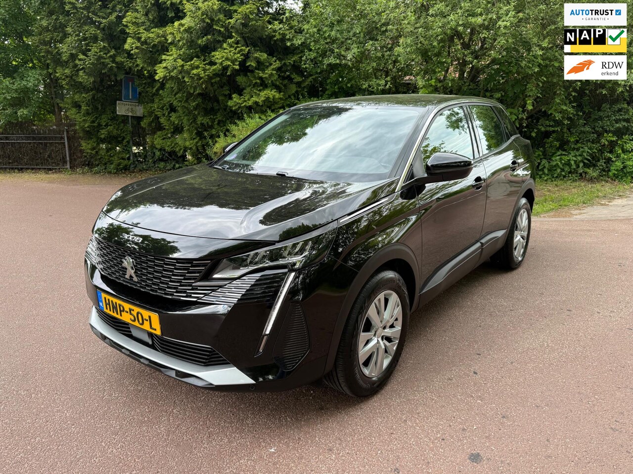 Peugeot 3008 - 1.2 PureTech Blue Lease Allure / Navi / Camera / Xenon - AutoWereld.nl