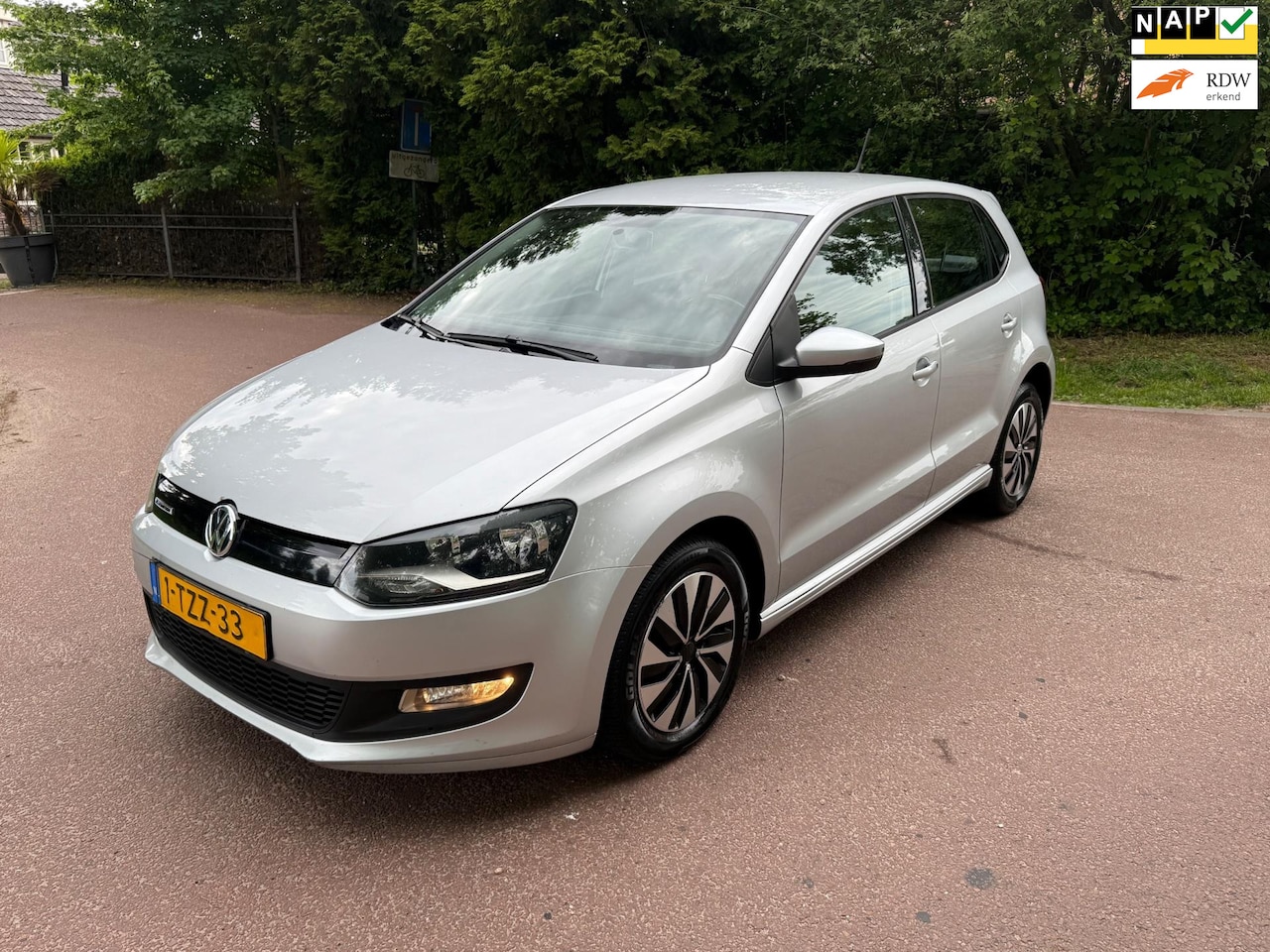 Volkswagen Polo - 1.4 TDI BlueMotion / Navi / Airco / NAP / PDC / Lm - AutoWereld.nl