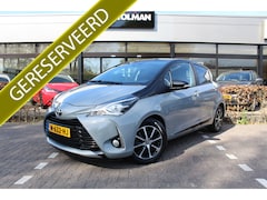 Toyota Yaris - 1.5 VVT-i Dynamic Bi-Tone | Rijklaar | Trekhaak | Stoelverw. | Keyless | Camera | Clima |