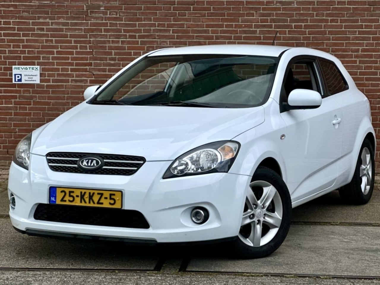 Kia Pro cee'd - 1.6 CVVT X-ecutive 1.6 CVVT X-ecutive - AutoWereld.nl