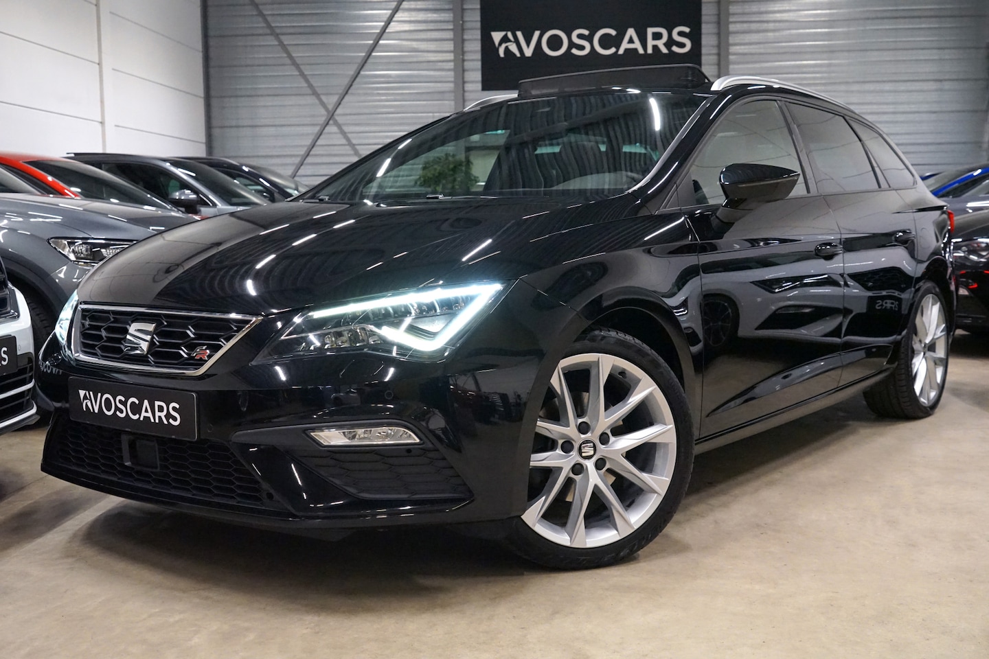 Seat Leon ST - 1.5 TSI FR DSG * Pano - Trekhaak - Virtual - Alcantara - Keyless - Camera - ACC - Lane * - AutoWereld.nl