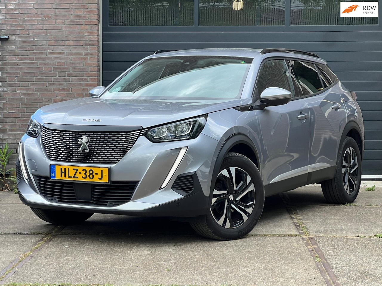 Peugeot 2008 - Allure 130pk | Adaptive Cruise Control | Trekhaak | Stoelverwarming - AutoWereld.nl