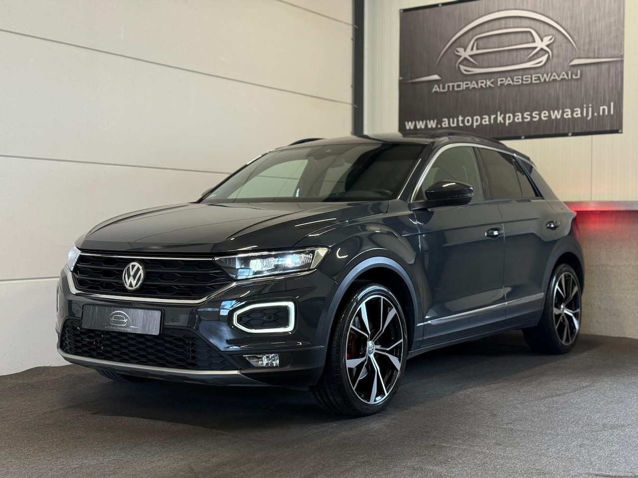 Volkswagen T-Roc - 2.0 TSI 4Motion Sport Pano, ACC, Virtual Cockpit, Beats by Dre, Stoelverwarming, Keyless, - AutoWereld.nl