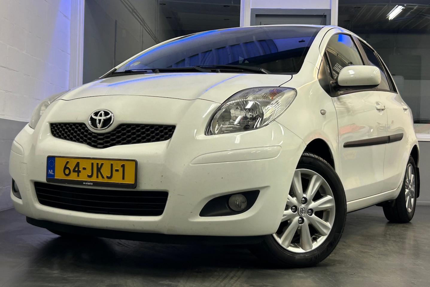 Toyota Yaris - 1.3 VVTi Executive|NAP|NieuweAPK|Trekhaak|Airco|5deurs|Keyless - AutoWereld.nl