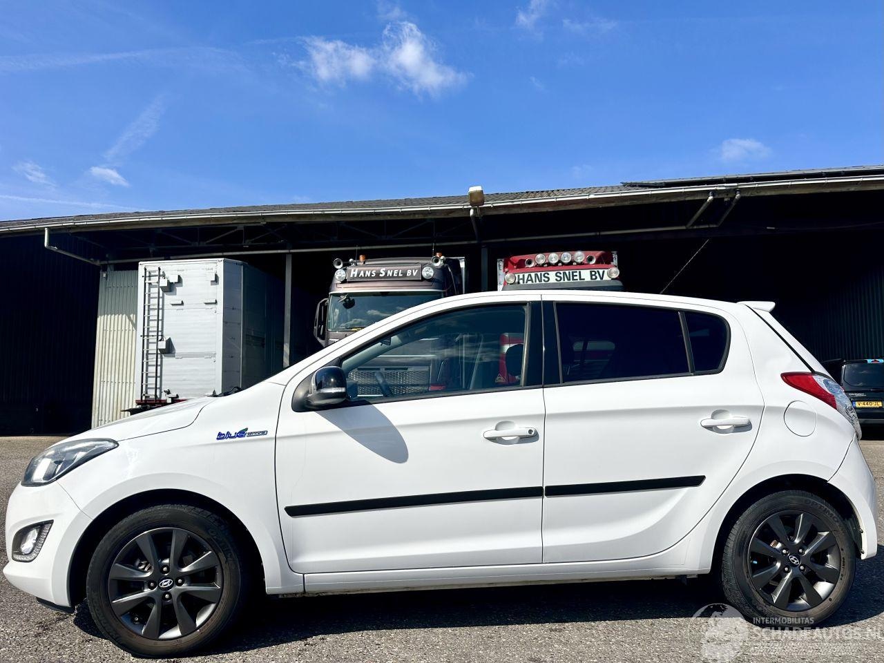 Hyundai i20 - I-20 1.2 HP 84pk i-Motion 5drs - 60dkm nap - airco - lmv - led - getint glas - cruise - au - AutoWereld.nl