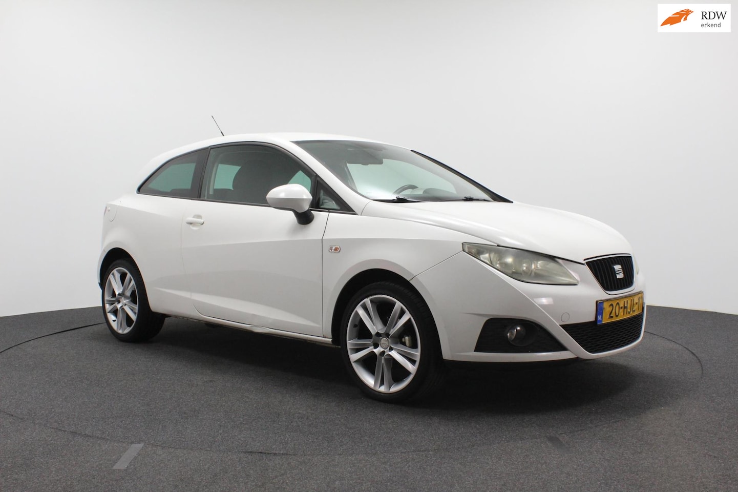 Seat Ibiza SC - 1.6 Sport-up | Climate control | Sportvelgen | Parkeersensoren | Sportstoelen - AutoWereld.nl