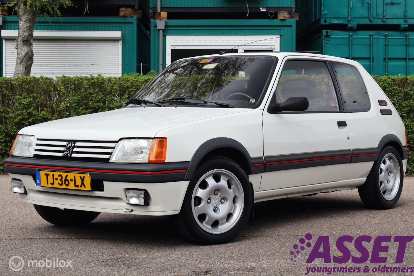 Peugeot 205 - 1.9 GTI 130pk NL auto | 1e eigenaar | schuifdak - AutoWereld.nl
