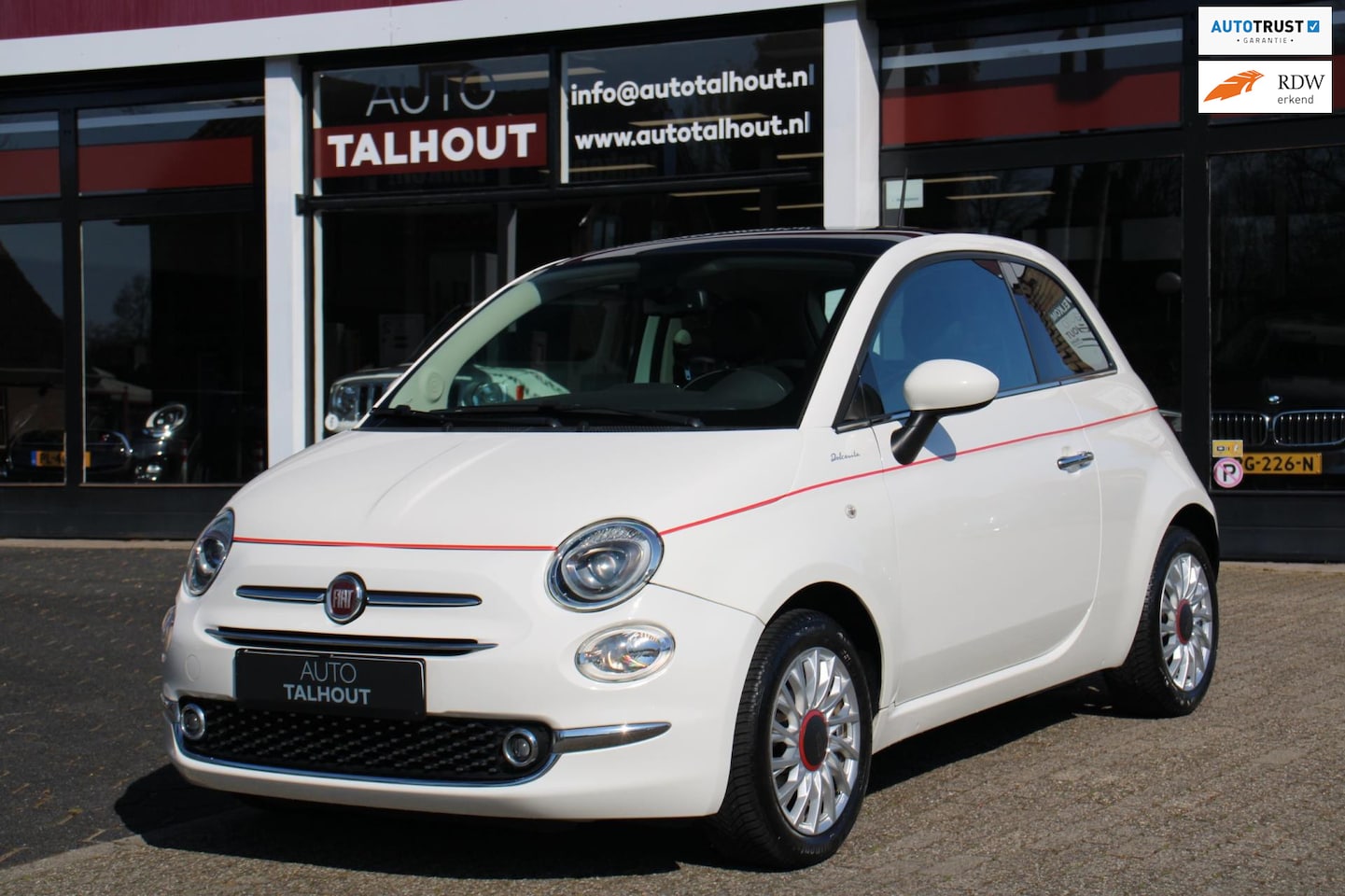 Fiat 500 - 1.2 Lounge - DOLCE VITA Styling, PANORAMADAK, SCHERMPJE, PDC, AIRCO, 4 CILINDER - AutoWereld.nl