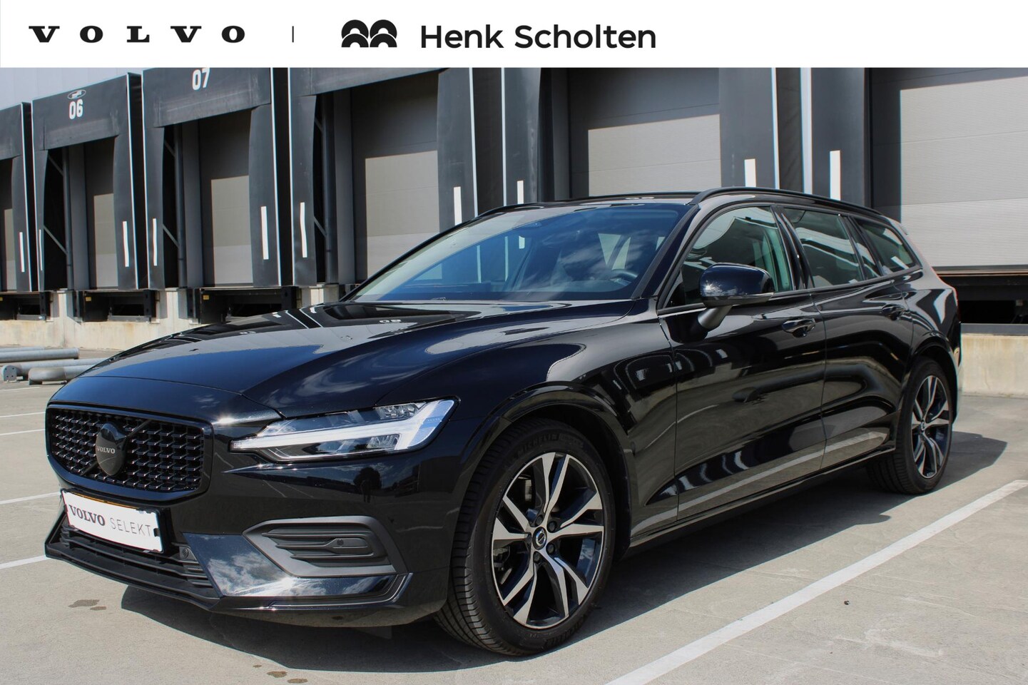 Volvo V60 - B3 Automaat Essential Edition | Lederen Interieur| Adaptieve Cruise Control|Blind spot| Pa - AutoWereld.nl
