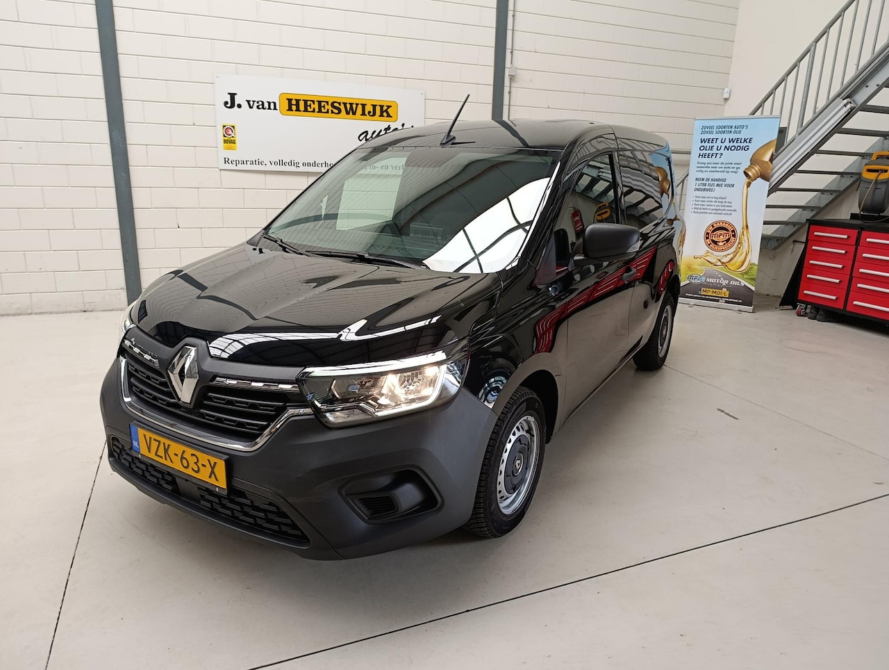 Renault Kangoo - 1.3 TCe 100 Comfort L1 Airco/ Cruise/ CarPlay/ Parkeersensor/ NL auto - AutoWereld.nl