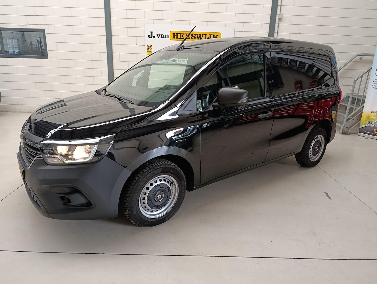 Renault Kangoo - 1.3 TCe 100 Comfort L1 Airco/ Cruise/ CarPlay/ Parkeersensor/ NL auto - AutoWereld.nl