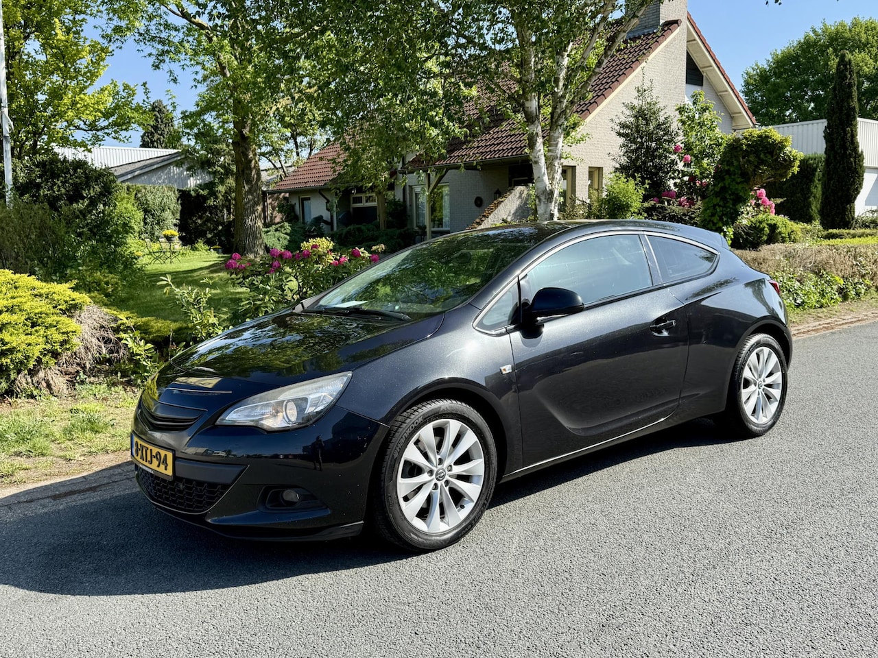 Opel Astra GTC - 1.4 Turbo Sport 140PK Navigatie•Leder•Airco - AutoWereld.nl