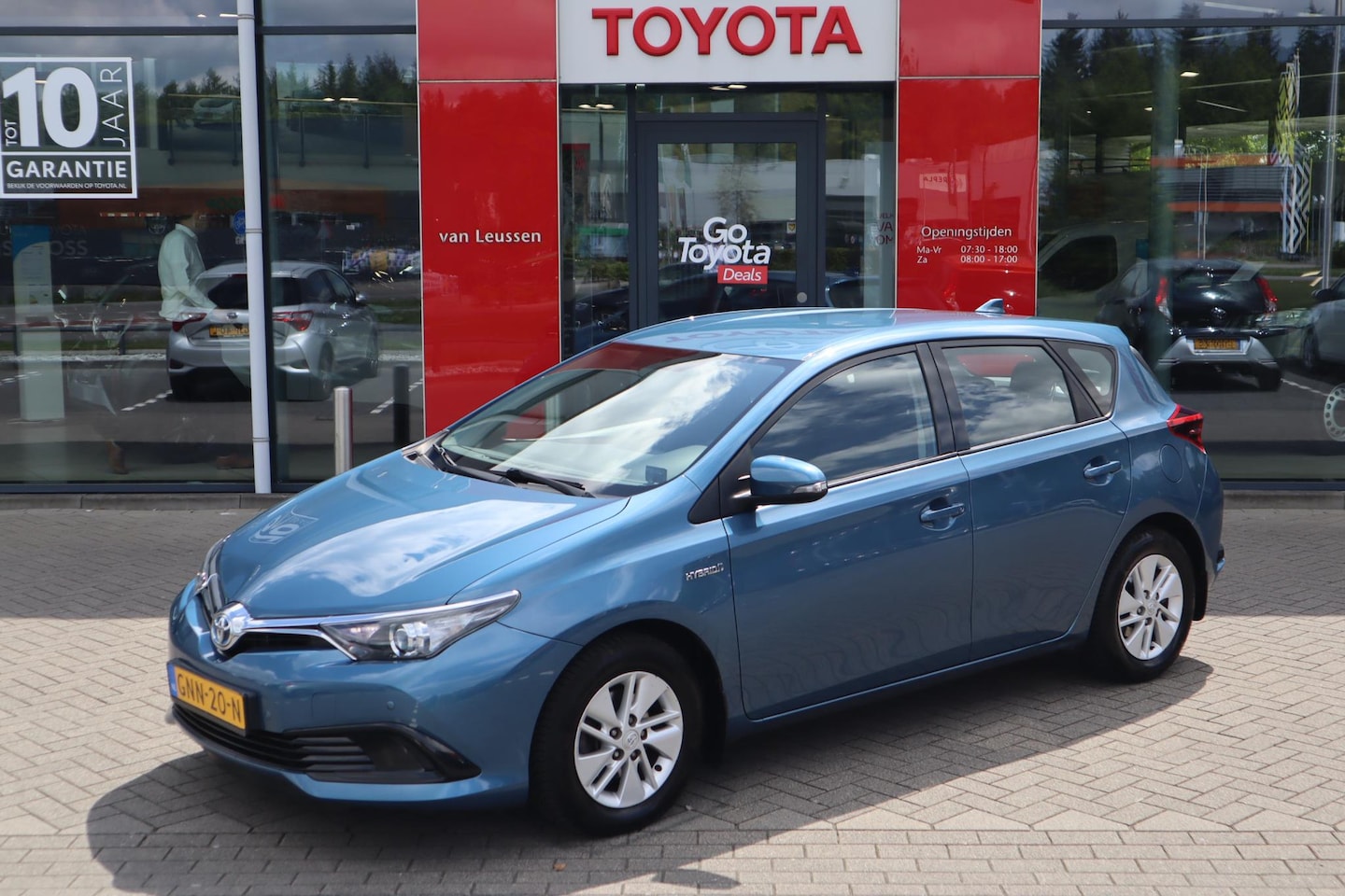 Toyota Auris - 1.8 HYBRID NOW 5-DEURS CAMERA CRUISE PARK-SENSOREN CLIMA LM-VELGEN - AutoWereld.nl