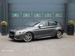BMW 1-serie - M135i xDrive High Executive|NAP|Harman-Kardon|Keyless|PDC|