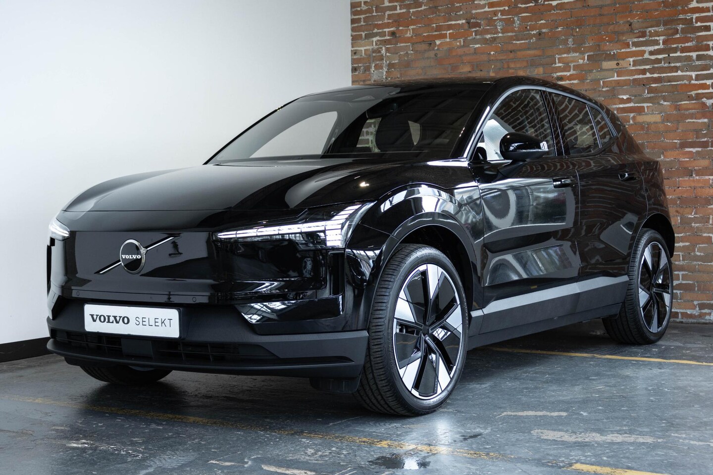 Volvo EX30 - Single Motor Extended Range Plus | Premium Audio by Harman Kardon | Keyless Entry | Achter - AutoWereld.nl