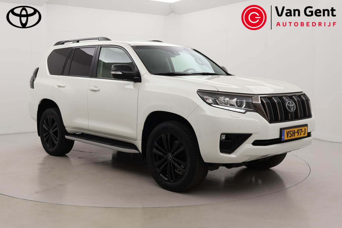 Toyota Land Cruiser - 2.8 D-4D-F Professional Window Van | Trekhaak | Panoramadak | BearLock versnellingsbakslot - AutoWereld.nl