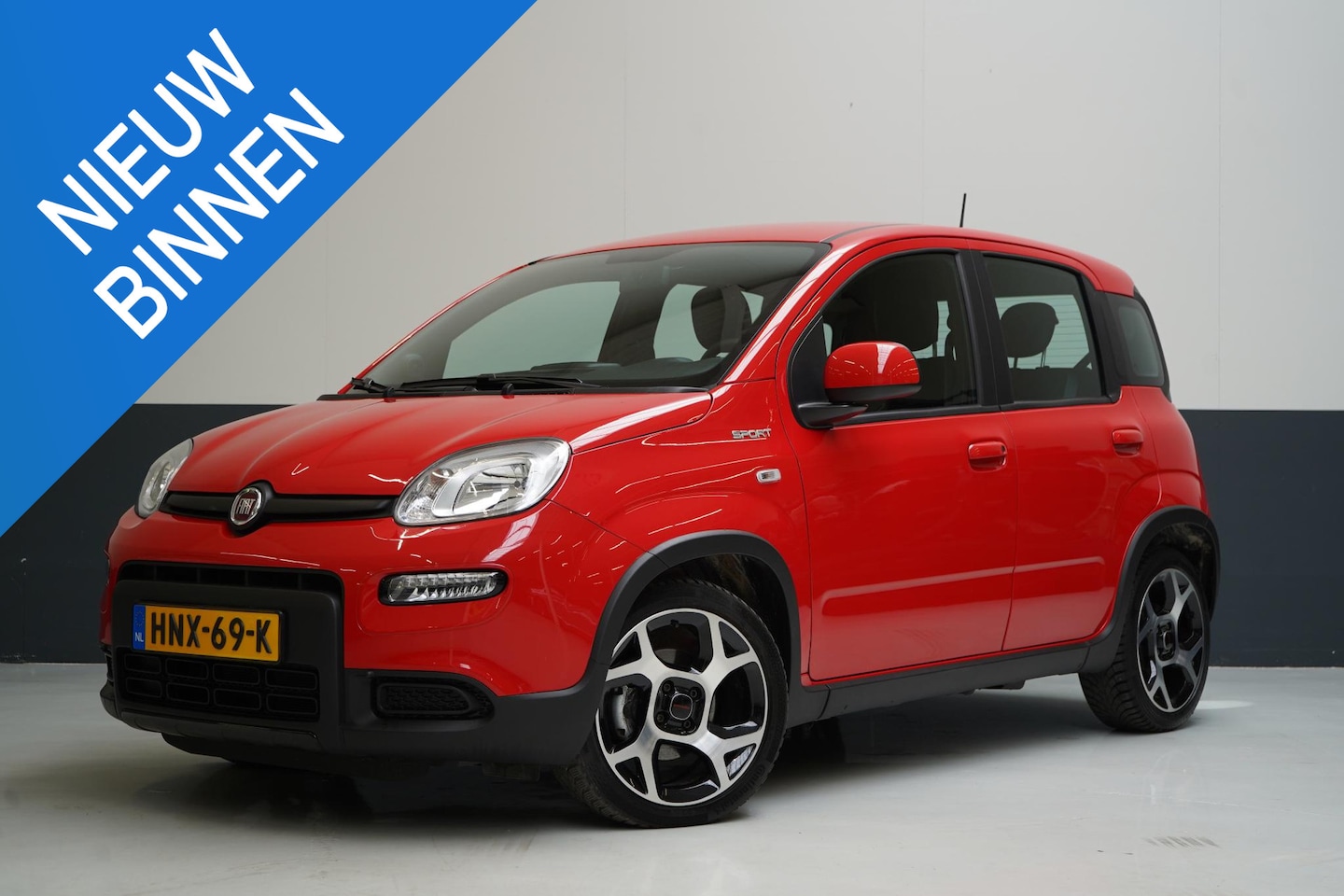 Fiat Panda - 1.0 Hybrid Sport | Airconditioning | Hoge instap | Lm velgen | Apple CarPlay - AutoWereld.nl