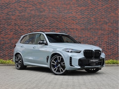 BMW X5 - M60i xDrive *Vierwielsturing*Pano*Trekhaak*HUD